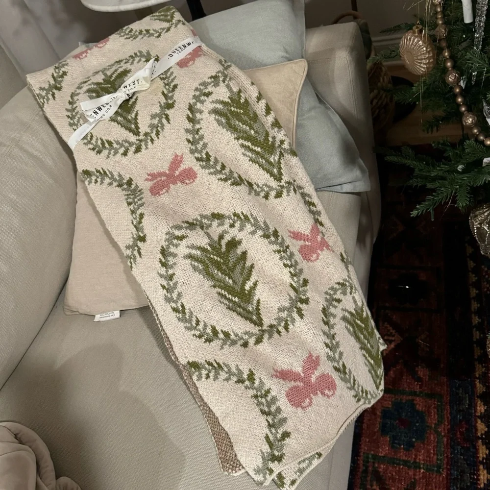 DECORATIVE THROW JETÉ DÉCORATIF 50